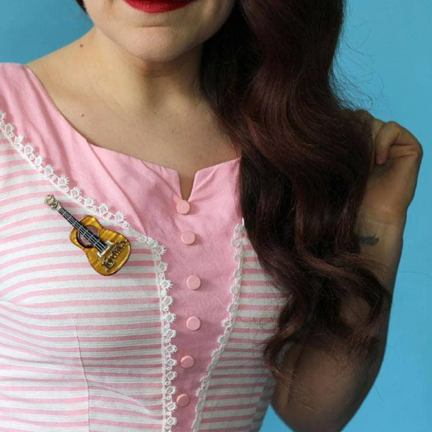 Erstwilder Celebrated Six String Brooch^ Brooches