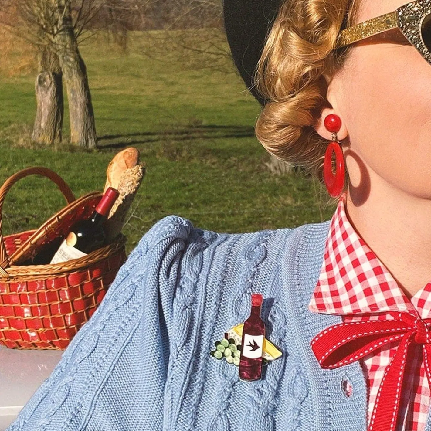 Erstwilder Rouge Ou Blanc? Brooch^ Brooches