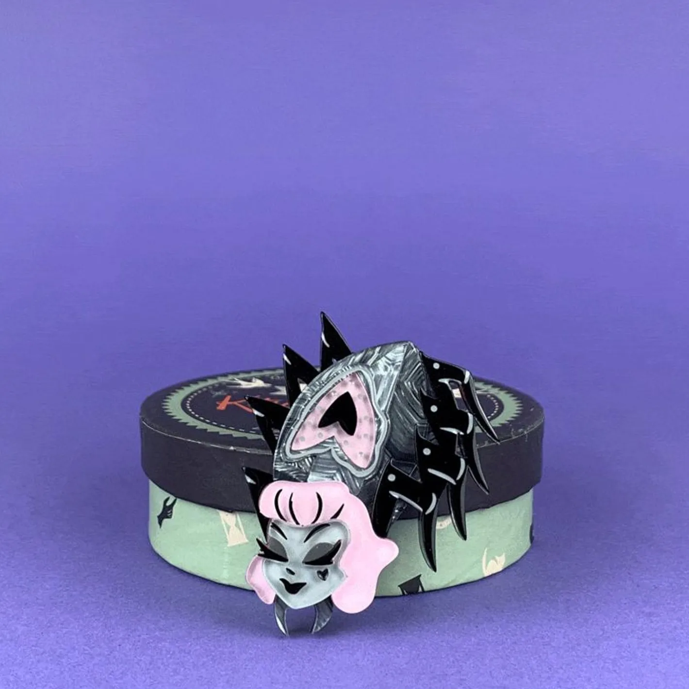 Erstwilder Spinner Of Spells Brooch^ Brooches