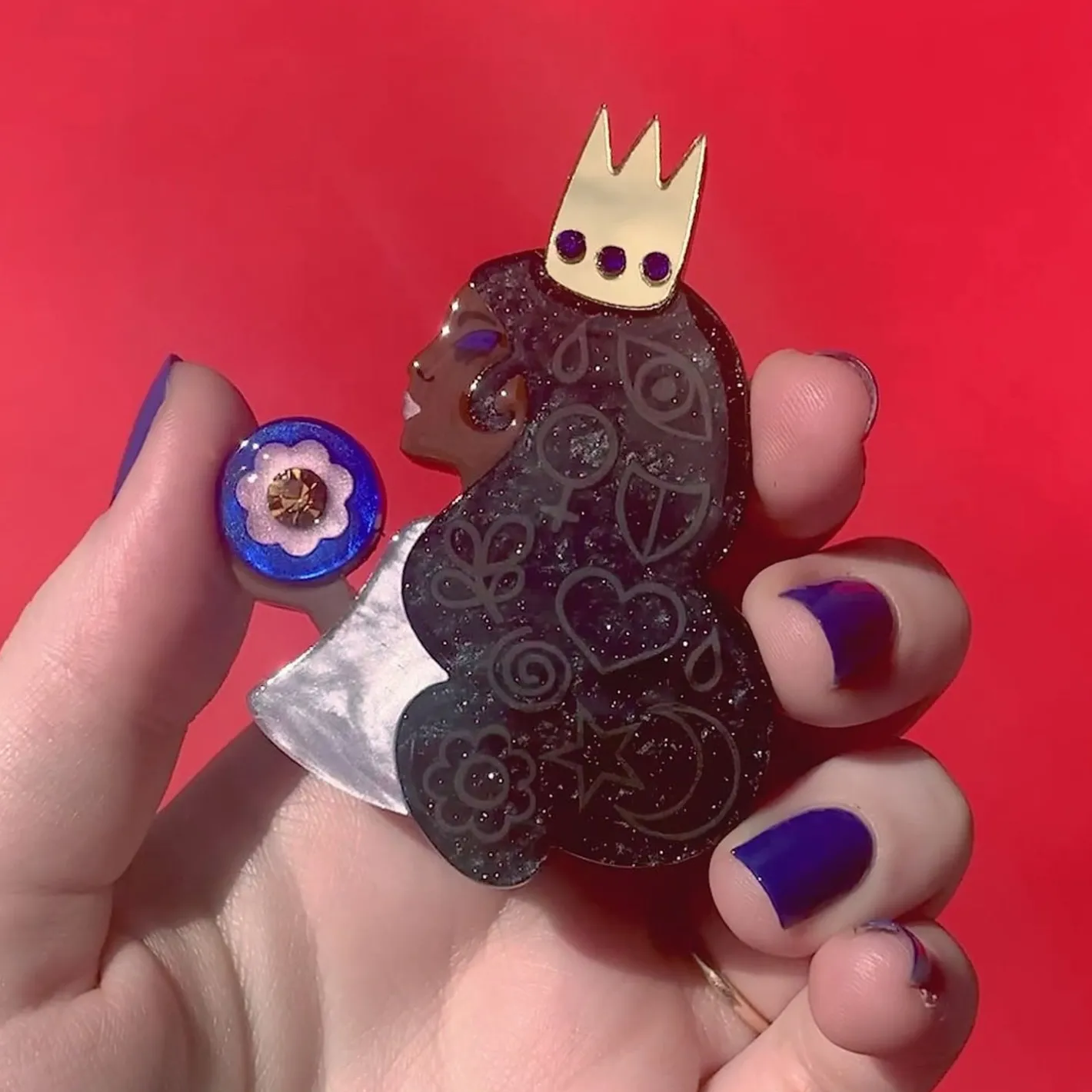 Erstwilder Worthy Of Worship Brooch^ Brooches